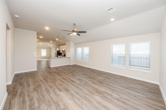 Building Photo - 32031 Splendor Dr