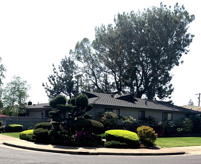 Building Photo - 1107 Midvale Rd