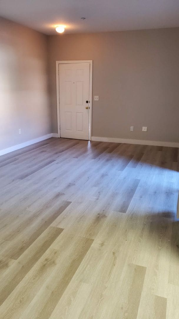 Building Photo - 2 Bedroom 2 Bath Lower Lever Henderson Condo-Sunridge Heights