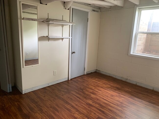 Building Photo - 709 13th Ave E