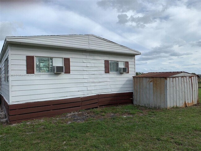 Building Photo - 702 160