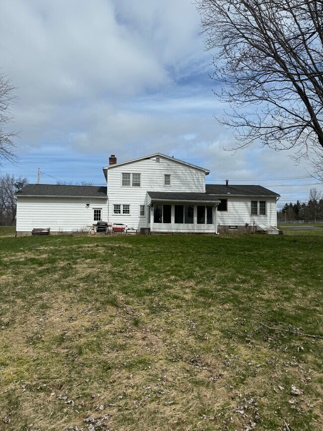 Foto del edificio - 1331 Whitney Rd E
