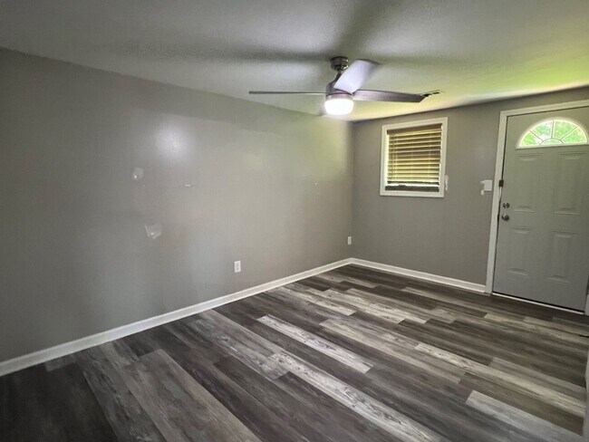 Foto del edificio - Charming 3 Bed/ 2 Bath Ranch Home Located ...
