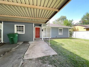 Building Photo - 5213 Anzio Rd