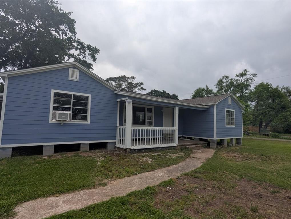 Foto principal - 327 Primrose Rd