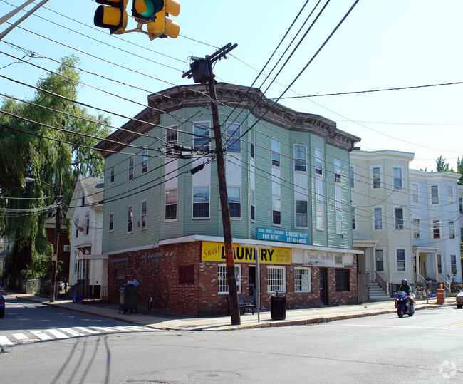 Building Photo - 372-374 Washington St