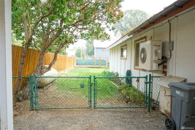 Building Photo - 3 br, 2 bath House - 523 Main Street