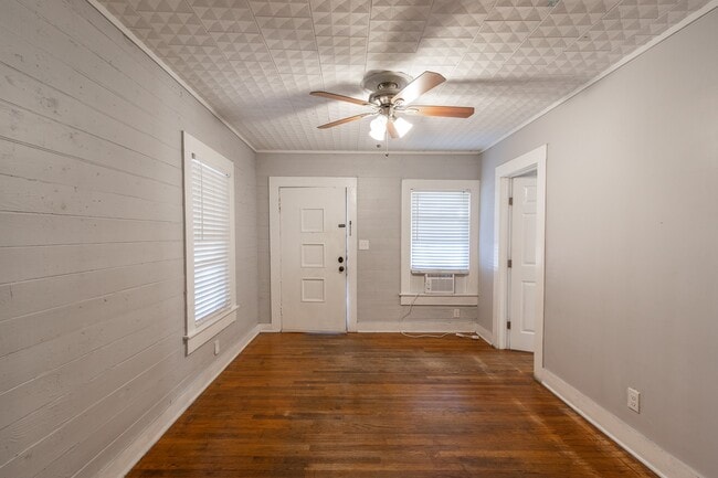 Building Photo - 104 S Beauregard St