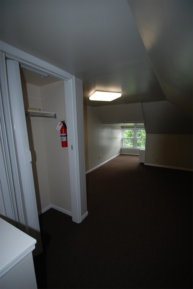 Foto del edificio - 59 W Maynard Ave