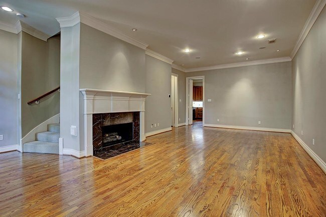 Building Photo - 5148 Chevy Chase Dr