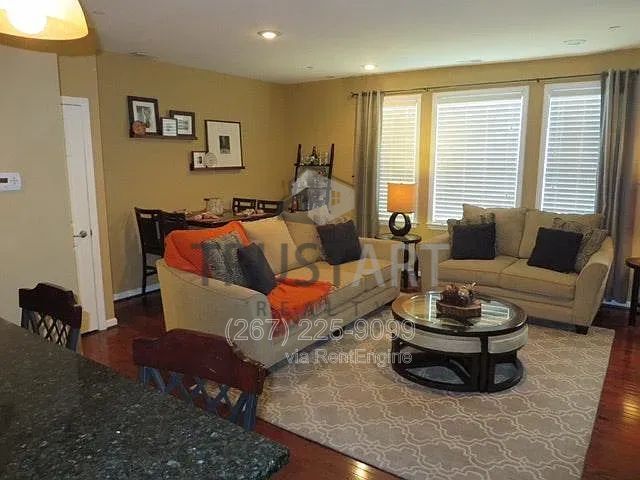 Foto del edificio - 4421 Driftwood Dr