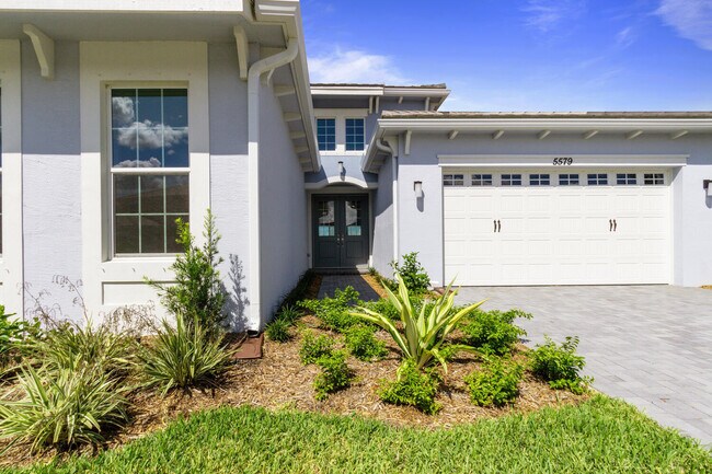 Foto del edificio - 5579 Liberty Ln