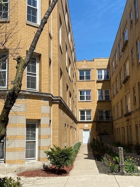Building Photo - 3028 W Palmer Square