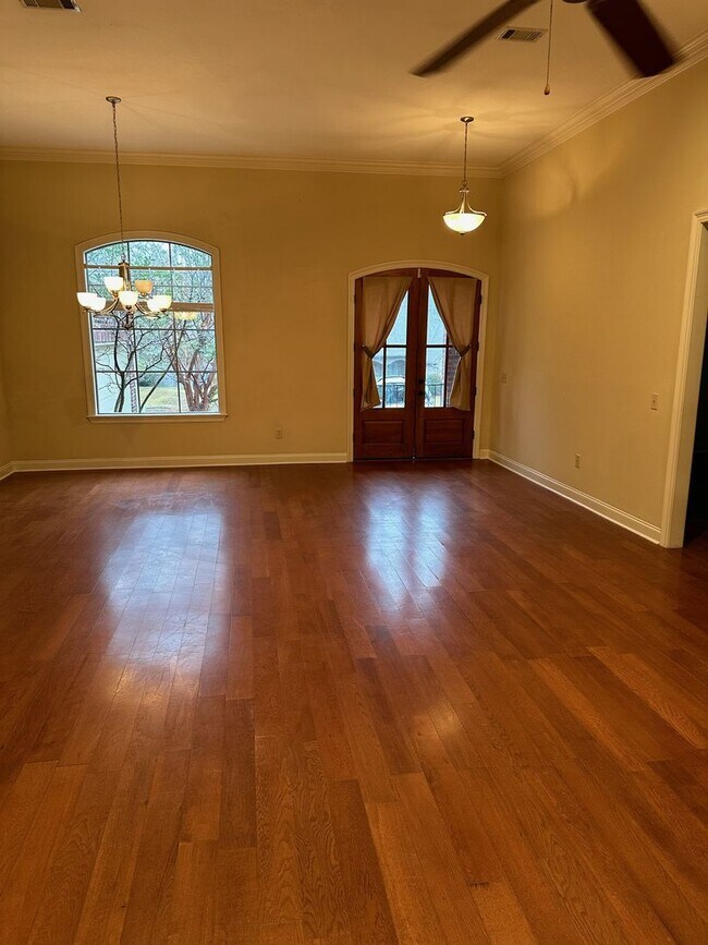 Building Photo - 121 Hallmark Pl