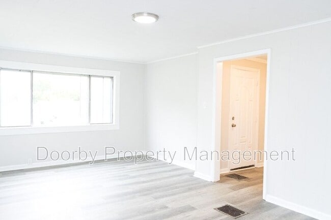 Building Photo - 902 W 38th St
