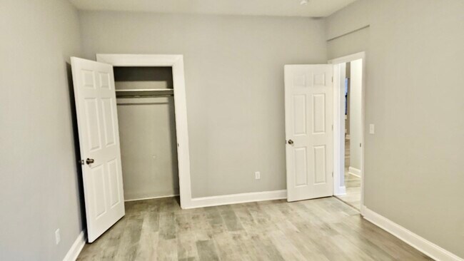 Foto del edificio - 211 Glenwood Ave