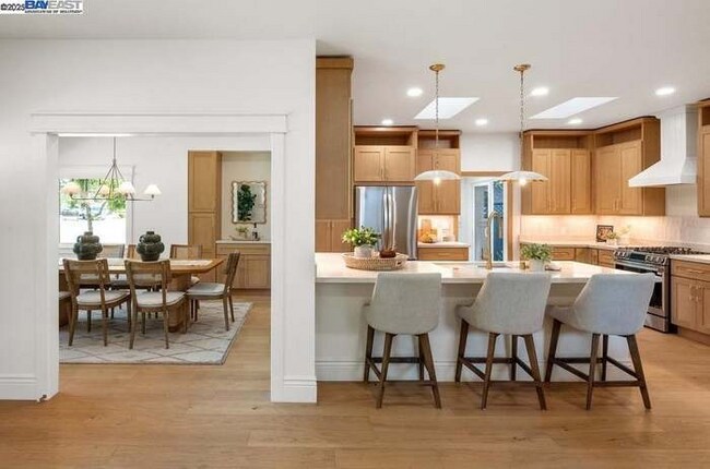 Foto del edificio - 4374 First St