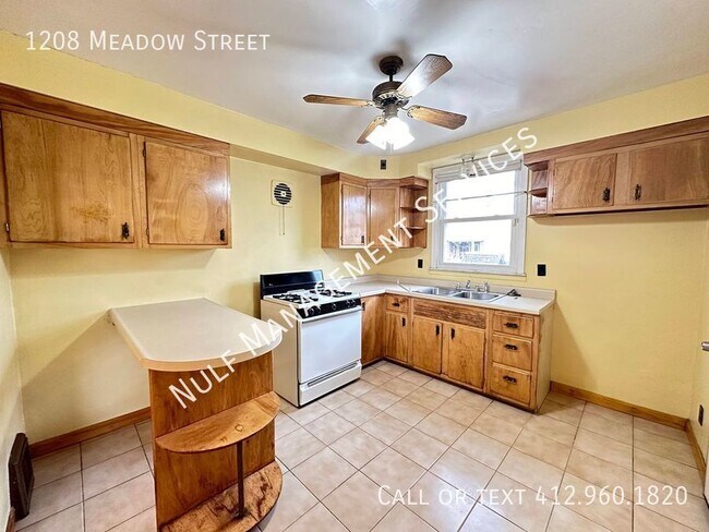 Building Photo - 4 Bed, 1 Bath unit in McKeesport
