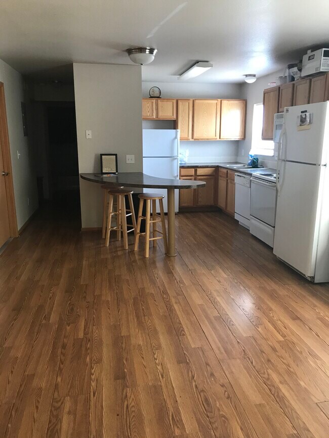 Living Room, Dining room and Kitchen - 435 Mitchell #1