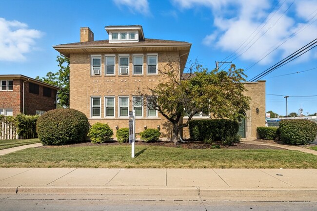 Building Photo - 2418 Burr Oak Ave