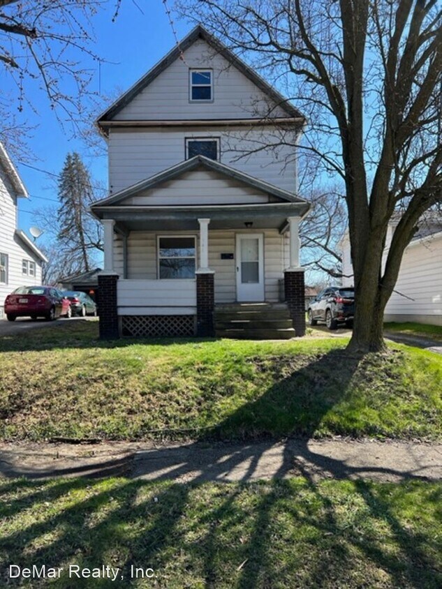 141 Courtland Ave, Campbell, OH 44405 House Rental in Campbell, OH