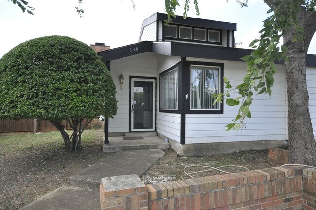 Foto del edificio - 328-332 W Corporate Dr