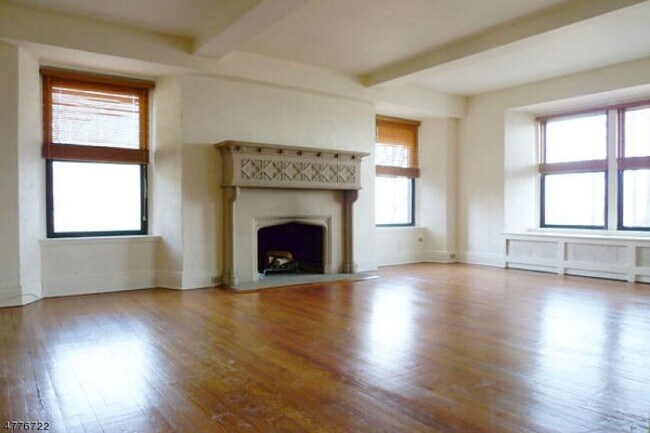 Foto del edificio - 363 Mt Prospect Ave