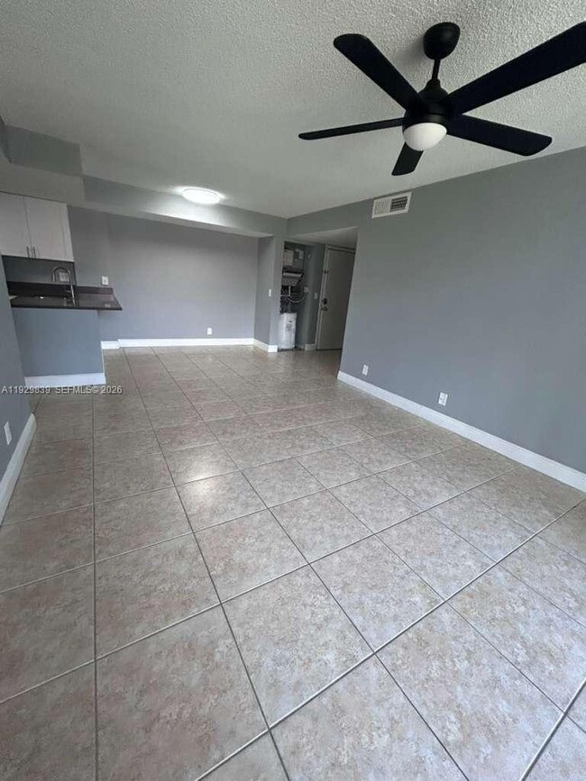 Foto del edificio - 10757 Cleary Blvd