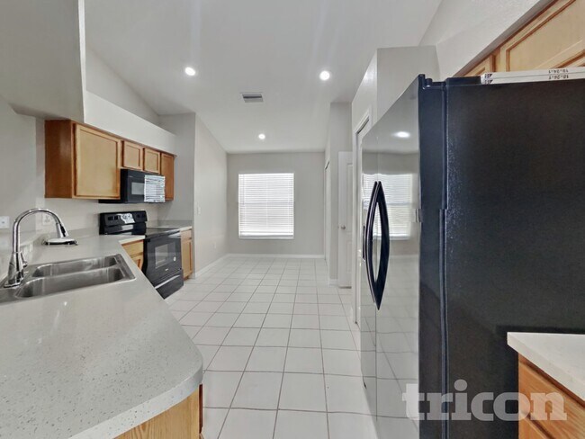 Foto del edificio - 6944 Crown Lake Dr