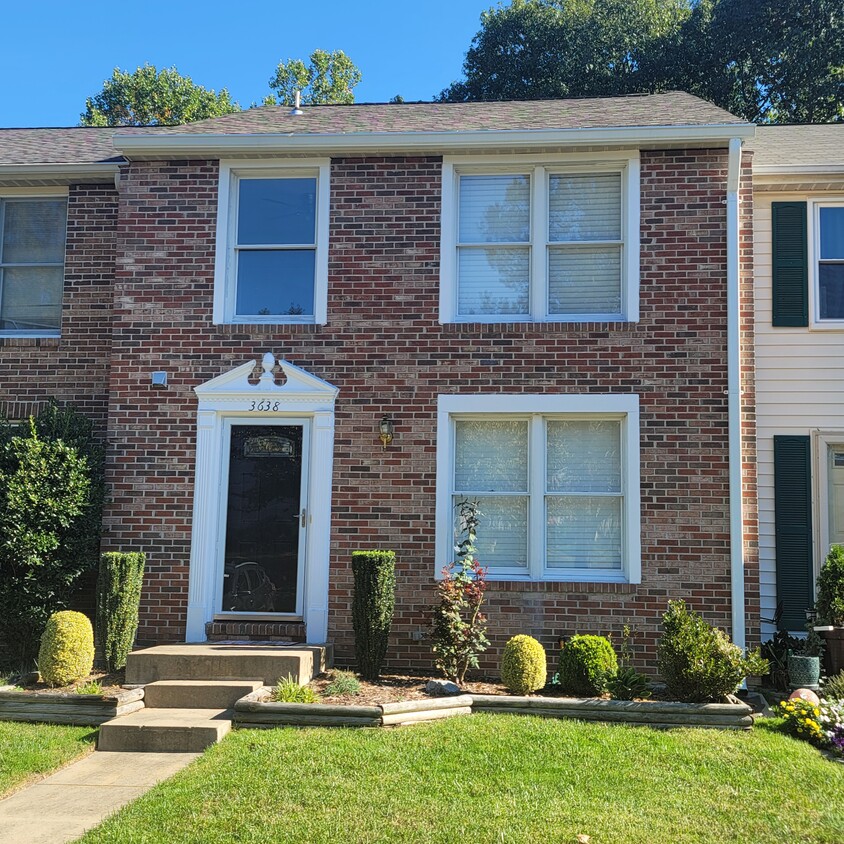 Primary Photo - 3638 Woodhaven Ct