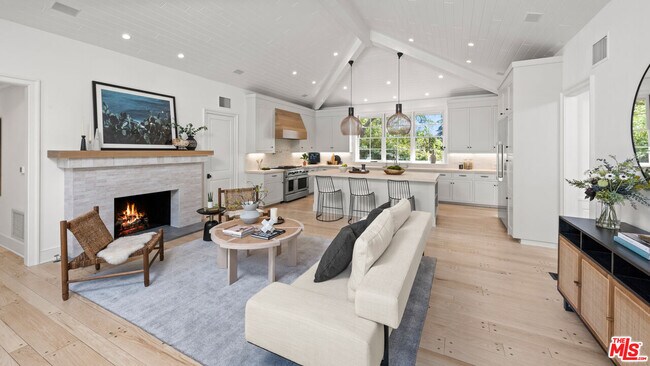 Foto del edificio - 1330 N Wetherly Dr