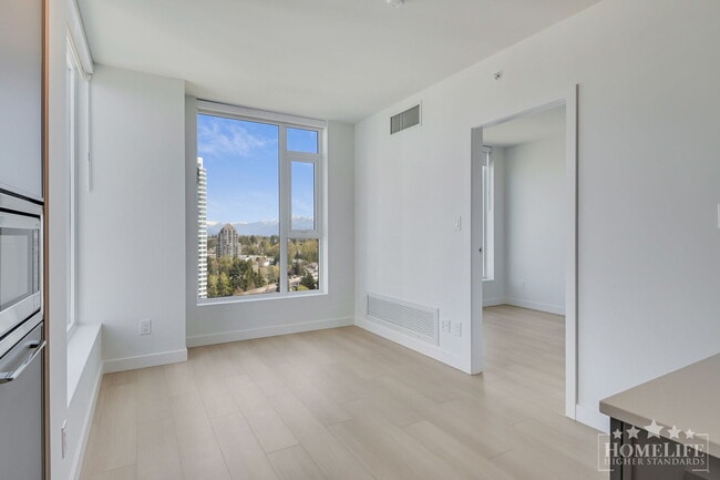 Photo du bâtiment - 2 - Bed + 2 - Bath Apartment for Rent in Surrey!