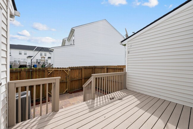 Building Photo - 1917 Stroll Cir