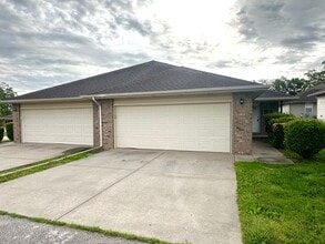 Building Photo - 5590-5592 N Brown Ln