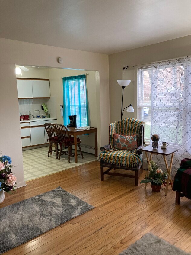 Primary Photo - 338 Custer Ave
