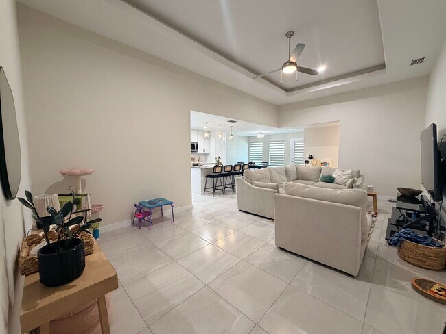 Foto del edificio - 5718 Gillian Dr