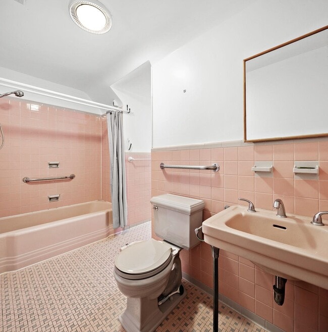 Building Photo - 97 Riverview Ave