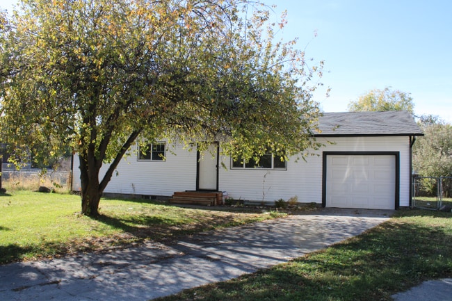 Building Photo - 575 Crimson Cir Building Photo - 575 Crimson Cir