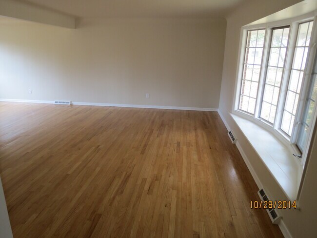 Building Photo - 13155 State Rd