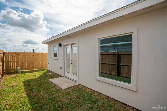 Building Photo - 18 S Xanthia St