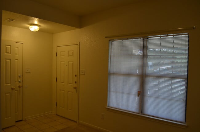 Foto del edificio - 912Rebecca