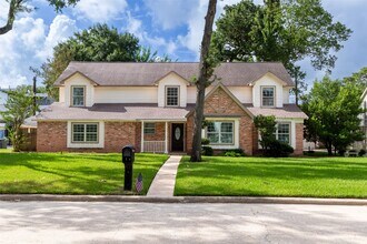 Building Photo - 14115 River Forest Dr