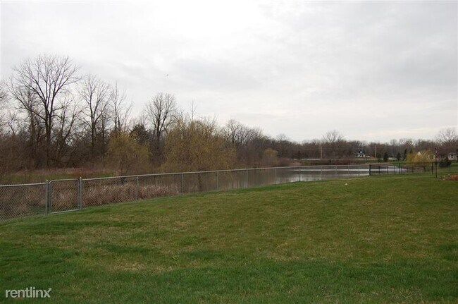 Foto del edificio - 6710 Summerdale Ct E