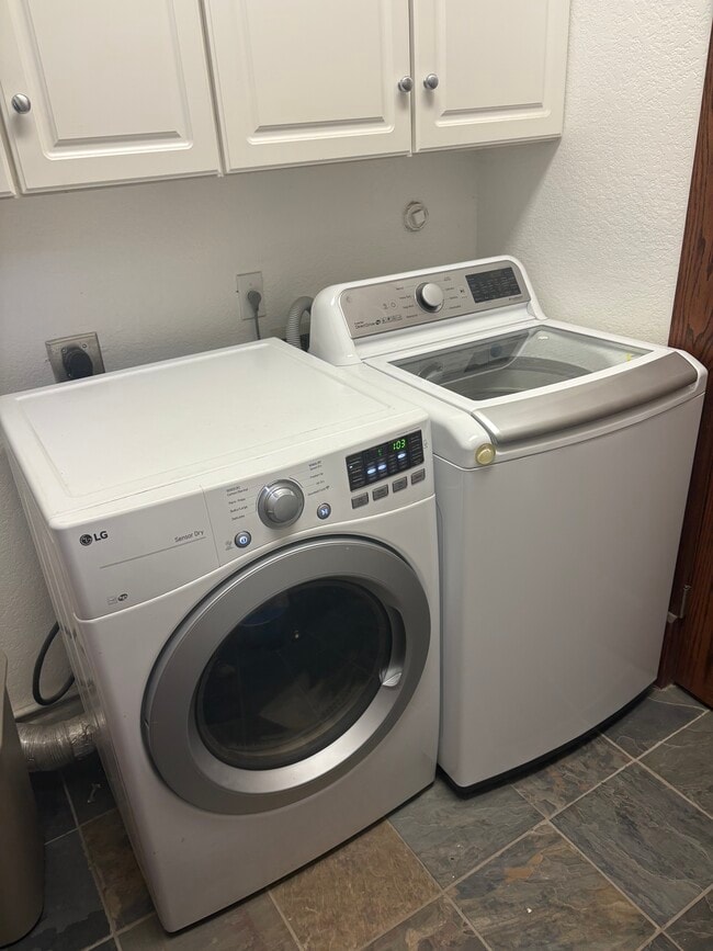 Building Photo - 220 Alamosa Ave