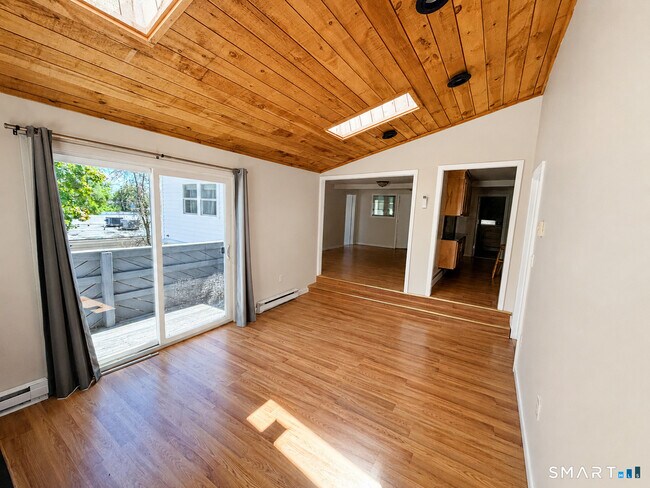 Foto del edificio - 311 Racebrook Rd
