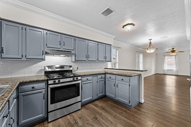 Building Photo - 842 E 29th St