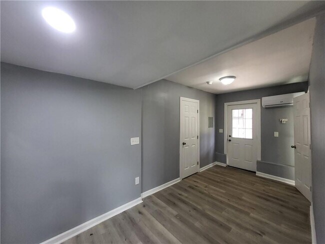 Foto del edificio - 2308 Lakewood Ave SW