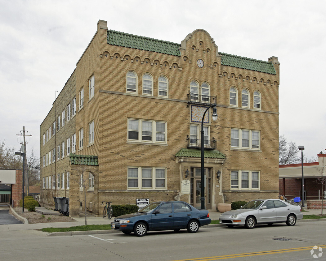 Primary Photo - Stratford Apartments