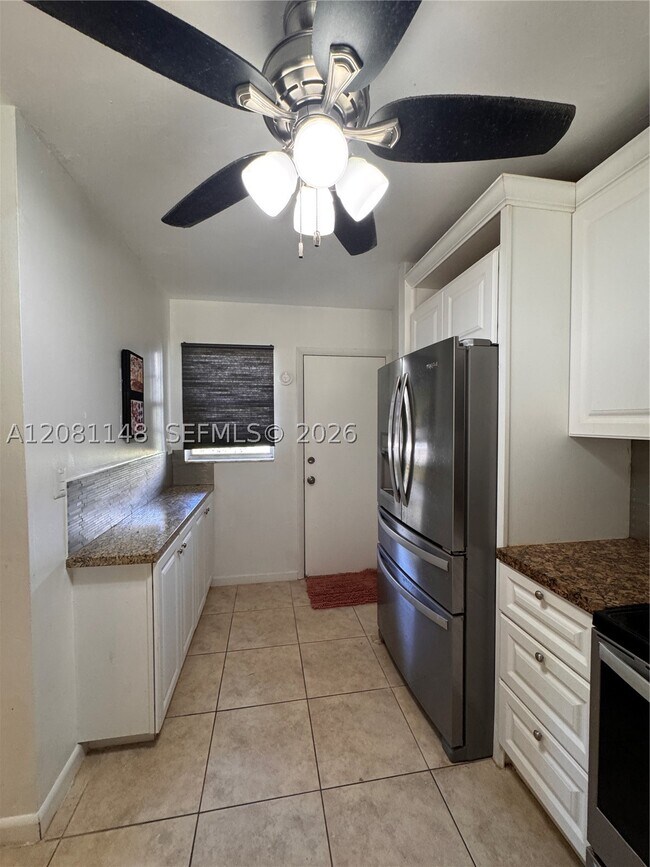 Foto del edificio - 1670 NE 191st St