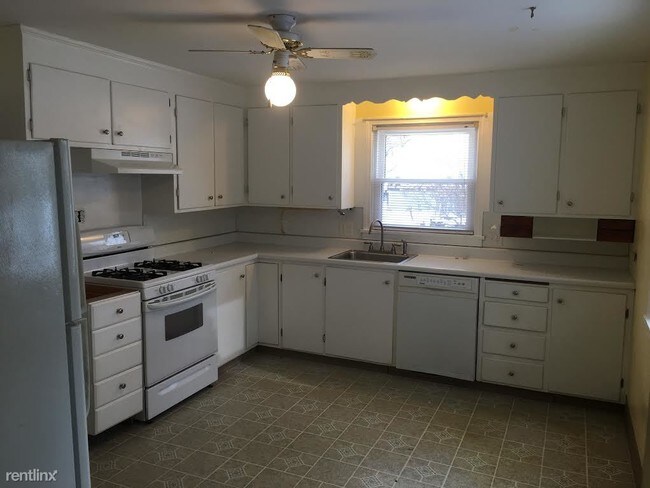 Building Photo - 97 Owaissa Dr